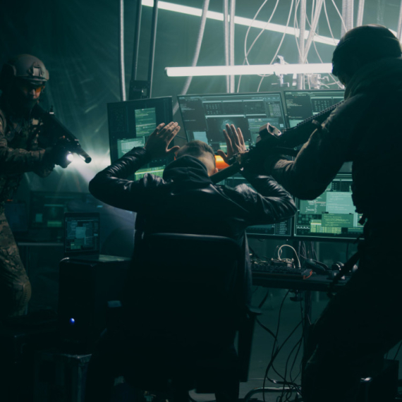 Uhapšen tinejdžer zbog krađe 64 miliona korisničkih podataka