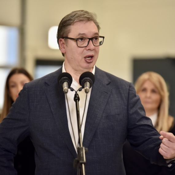 Vučić odgovorio na optužbe: Šetaćemo večeras njima u inat