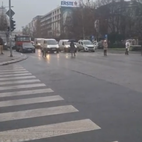 Osam blokadera maltetiralo Novi Sad, grad od 400 hiljada ljudi VIDEO