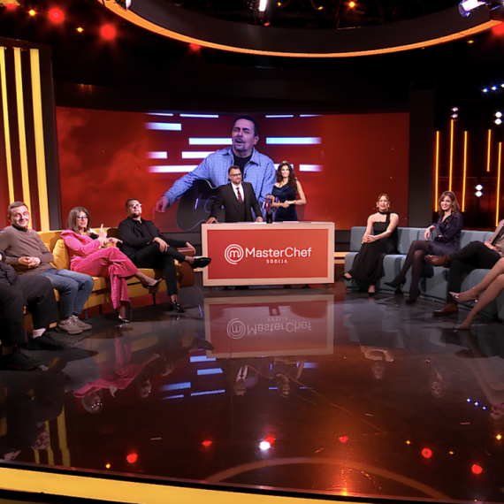 Pojavio se iznenad, zasvirao gitaru i sve ostvaio u neverici: Keba zapevao u stilu MasterChefa VIDEO