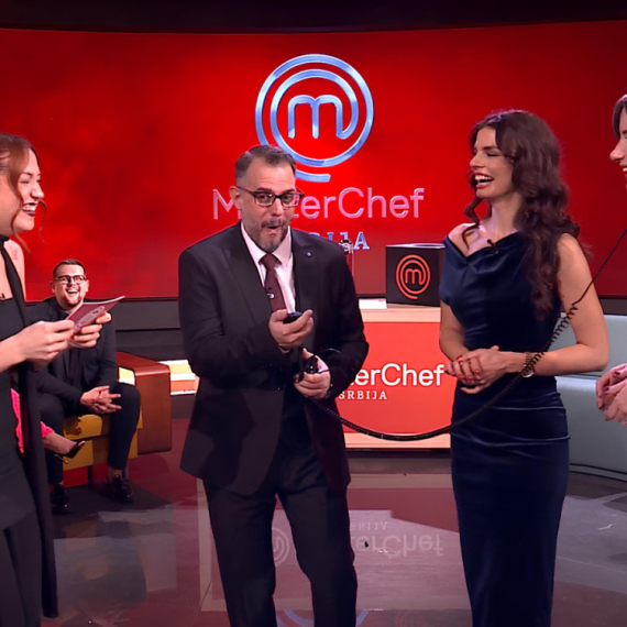 Jedva govori od smeha: Anja zbog Nininog takmičarskog duha samo što ne lije suze radosnice VIDEO