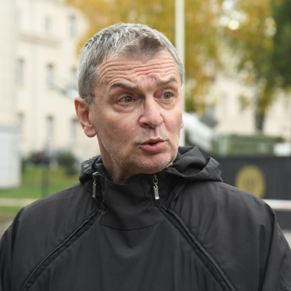 Ćuta o plenumašima: "Nek nastave da piju espreso i sude sa telefona" VIDEO