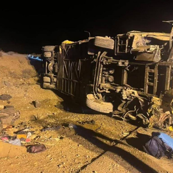 Horor na auto-putu; Autobus probio ogradu i prevrnuo se – mrtvi na sve strane FOTO/VIDEO