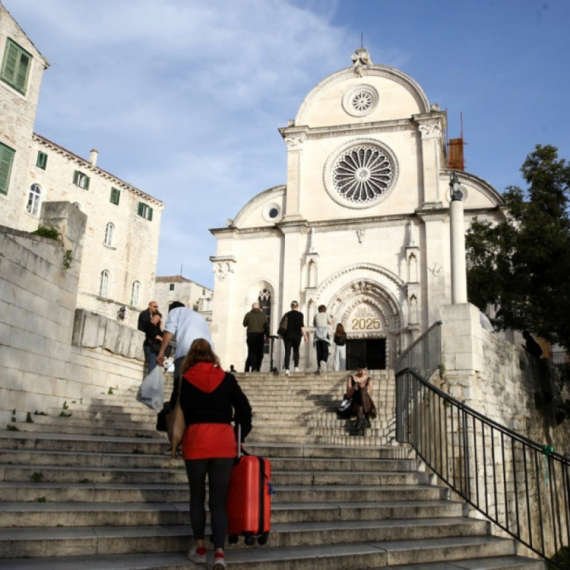 Skandal u Šibeniku: Božićne jaslice sa ustaškim simbolima i političkim porukama