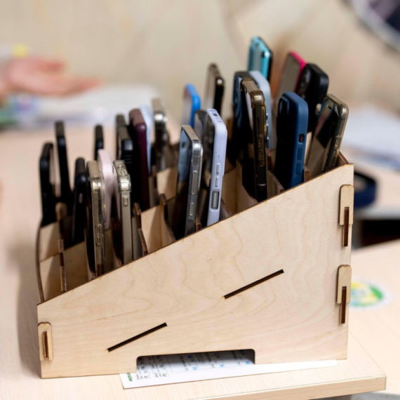 ANKETA: Zabrana mobilnih telefona u školama "da" ili "ne"?