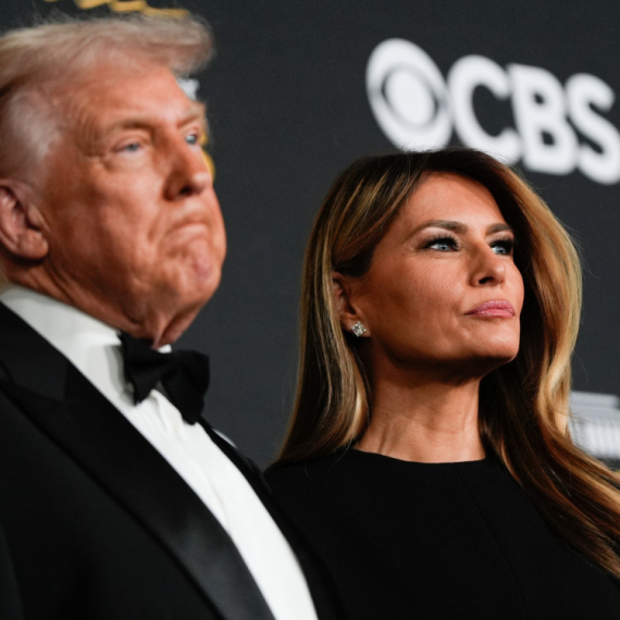 Vraćena Melanijina fotka: "Uhvaćena u sredini"; Reagovao i Tramp FOTO