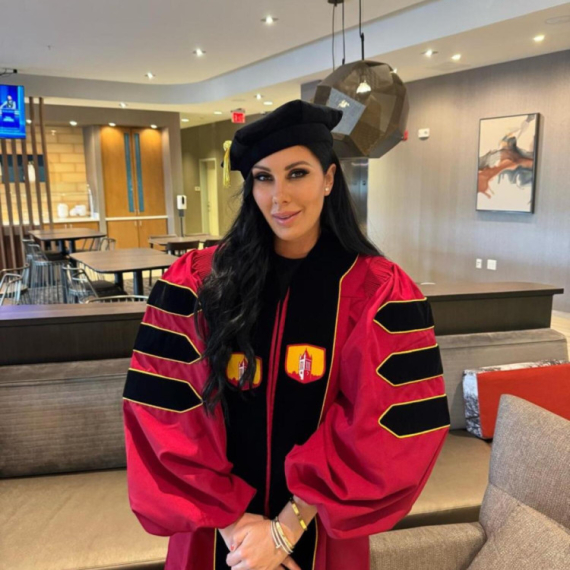 Od srpske pevačice do ugledne naučnice: Pevala u Grandu, a danas je profesor u Njujorku