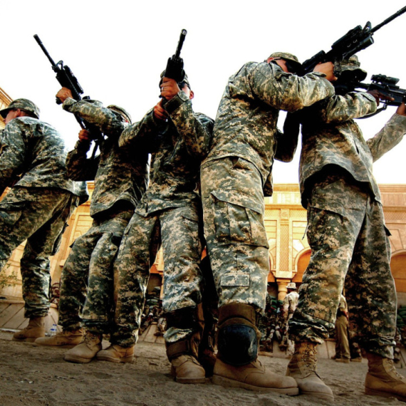 Skandalozna poruka iz Pentagona: Mladi su debeli i glupi za vojsku