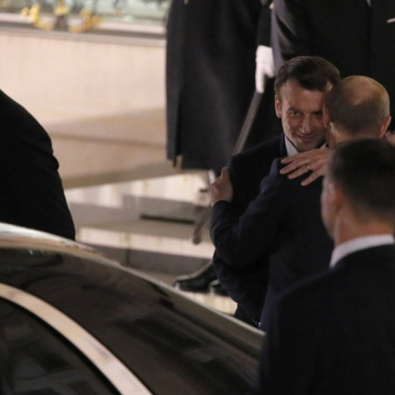 Makron: Došlo je vreme za Putina