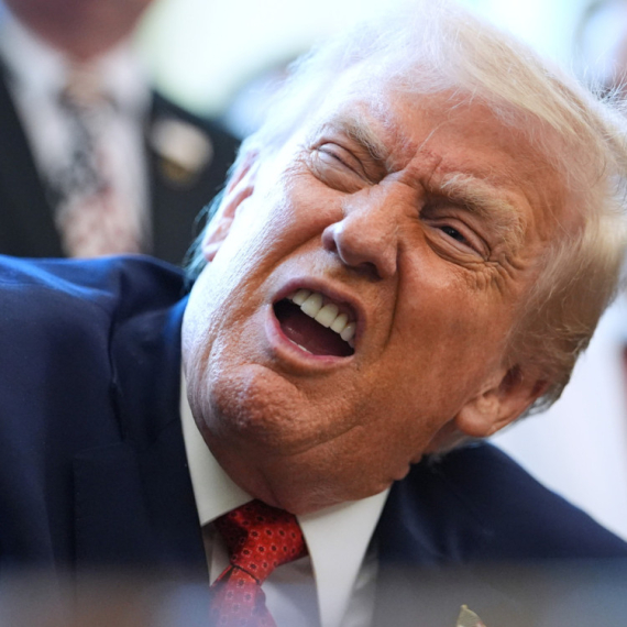 Tramp preti Maduru – sledi totalni haos?