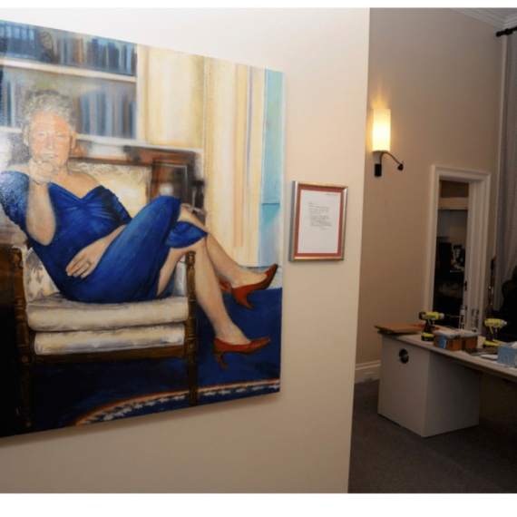 Bil Klinton u haljiini i štiklama: Jezive fotografije iz Epstajnovih fajlova šokirale svet FOTO