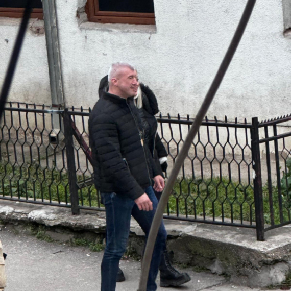 Miša Bačulov na blokaderskom protestu u Novom Pazaru: U bliskom razgovoru sa vehabijom FOTO