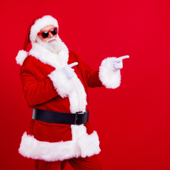 Velika Britanija hoće da menja Deda Mraza: "Previše je beo"