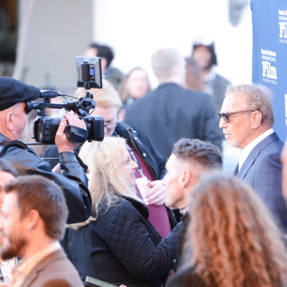 Tužba za Kevina Kostnera: Nije platio kostime? VIDEO