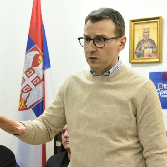 Petković sa raseljenima: Od presudnog značaja da Srpska lista osvoji 10 mandata garantovanih Srbima FOTO