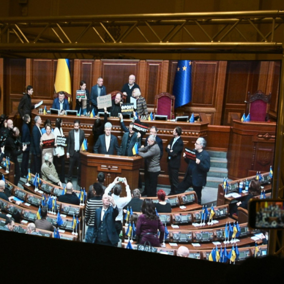 Skandal u Kijevu; Blokirana istraga o ukrajinskim poslanicima