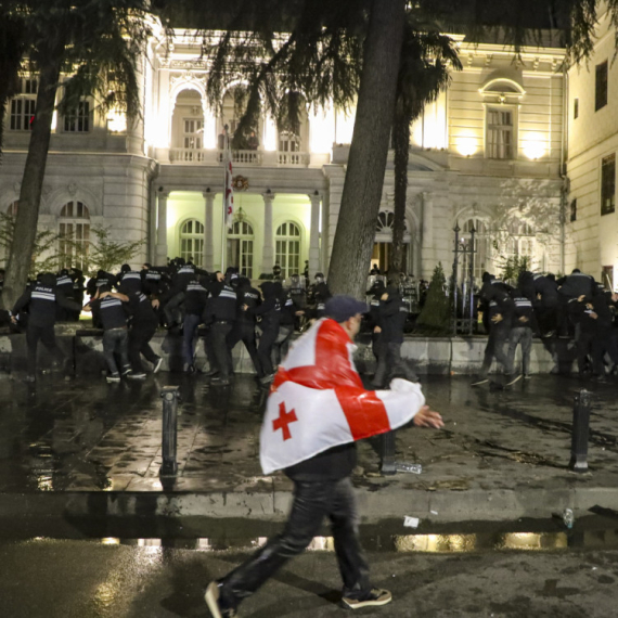 Trotoari umesto blokada: Vlasti u Tbilisiju pokazale kako se štite red i zakon