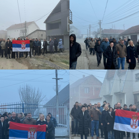 Prelepe slike iz Kosovskog Pomoravlja: Srbi sa trobojkom složno na glasanje FOTO