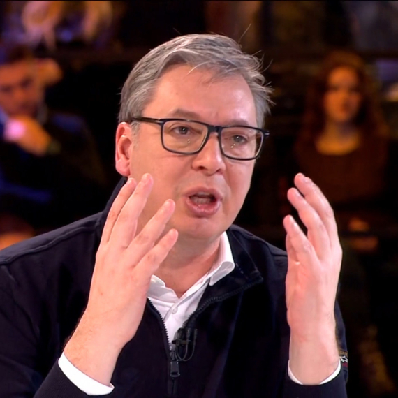 Vučić: Oni koji su danas skupljali potpise, doživeli su debakl; Pokušaće da lažiraju taj broj