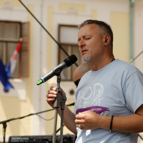 Tompson u društvu osuđenog bludnika i verskog fanatika: Dodelili mu orden