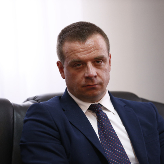 Uhapšen advokat Čedomir Stojković zbog pozivanja na nasilnu promenu vlasti u Srbiji