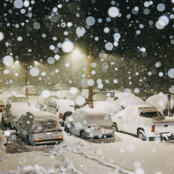 Zapažen izuzetno redak prirodni fenomen – zbunjujući "snežni valjci" FOTO