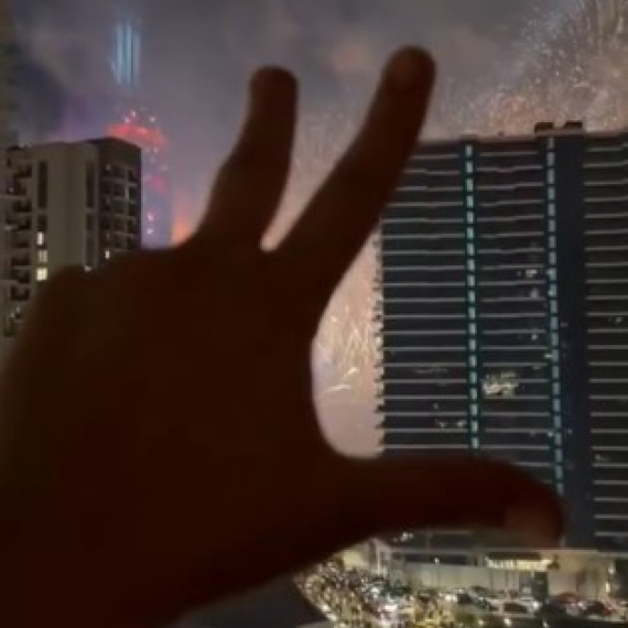 Vučić se oglasio posle ponoći: Srećna Nova godina VIDEO