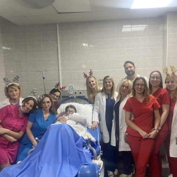 Rođena prva beba u Novoj 2026. godini: Sekund posle ponoći FOTO