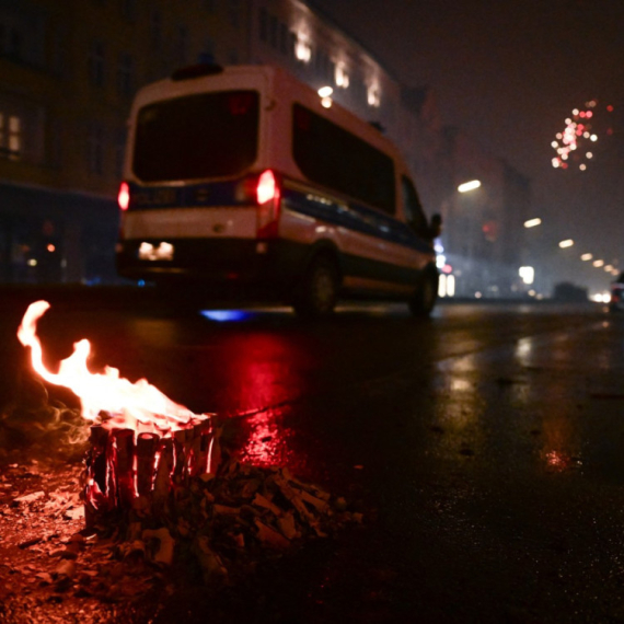 Napad na policiju u novogodišnjoj noći: Uhapšeno više od 100 osoba FOTO/VIDEO