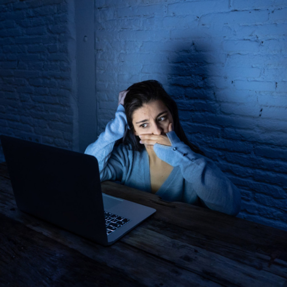 Sve ranije izloženi pornografiji: Već sa pet godina prvi put gledali