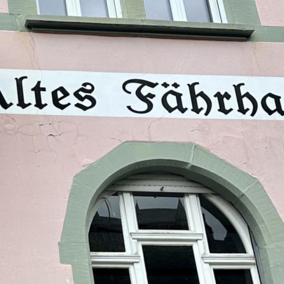 Latinica protiv gotice