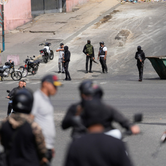 Kako danas izgleda život u Karakasu: Vojska u gradu, kontrole na svakom koraku, a cene skaču