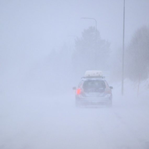 Sutra -14 stepeni; Izmeren 61 centimetar snega; "Dugo se ovako nije dogodio" VIDEO