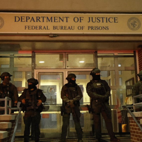 "Maduro će se vratiti"; 30.000 vojnika na granici; Oklopna vozila na ulicama Karakasa FOTO/VIDEO