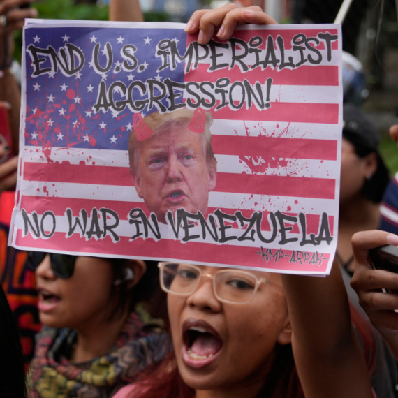 Svet na kolenima; Venecuela je pala