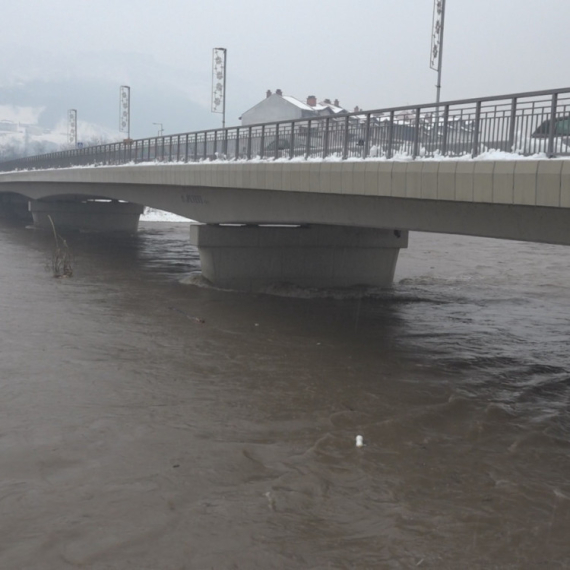 Naglo porasla Drina; Proglašena vanredna situacija u dva grada FOTO/VIDEO