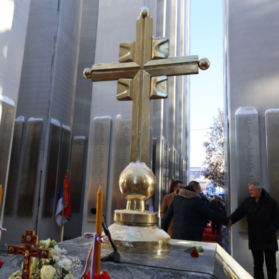 U Banjaluci otkriveno Centralno spomen-obeležje sa 26.000 uklesanih imena poginulih