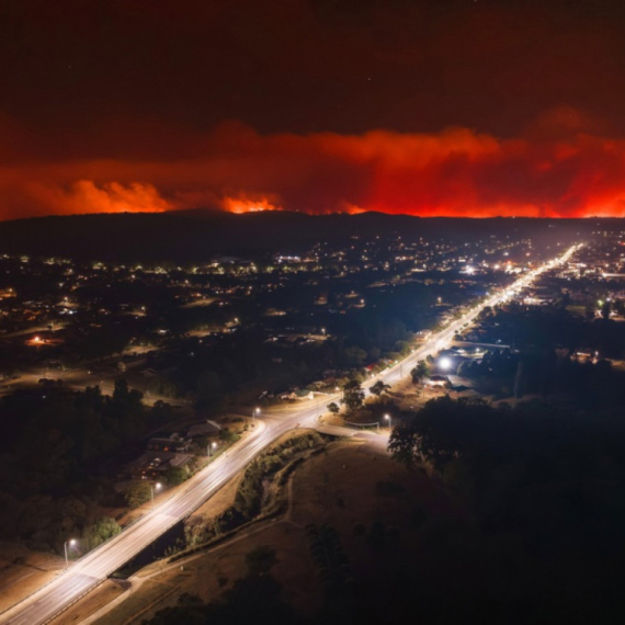 Požar guta sve pred sobom; Katastrofalan je; Izdato upozorenje: Bežite, odmah FOTO/VIDEO