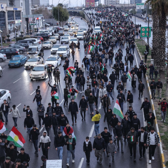 Mrtvi na ulicama Irana: Stradali devojčica i dvojica policajaca