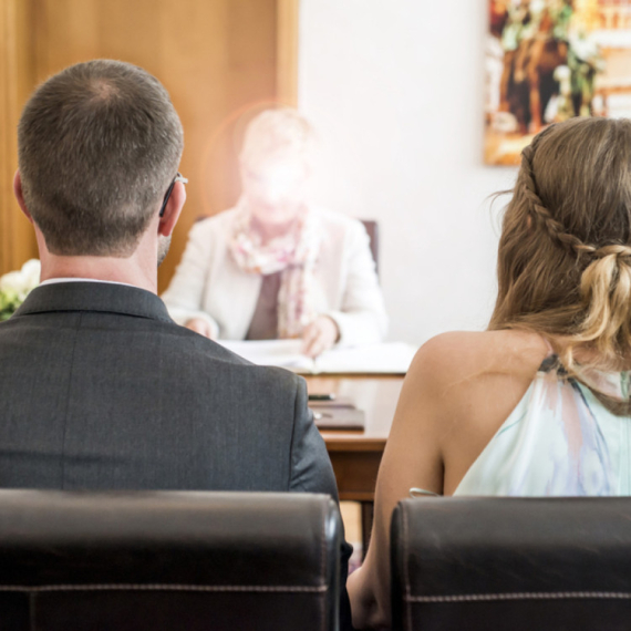 Paru poništen brak zbog ChatGPT govora: Rekli su da, ali...