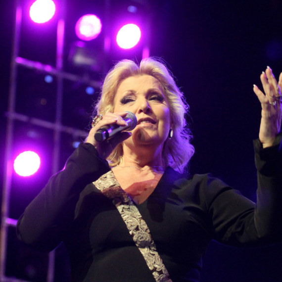 "Tompson na aparatima": Snežana Đurišić objavila snimak iz Zagreba, ljudi ne veruju šta čuju VIDEO