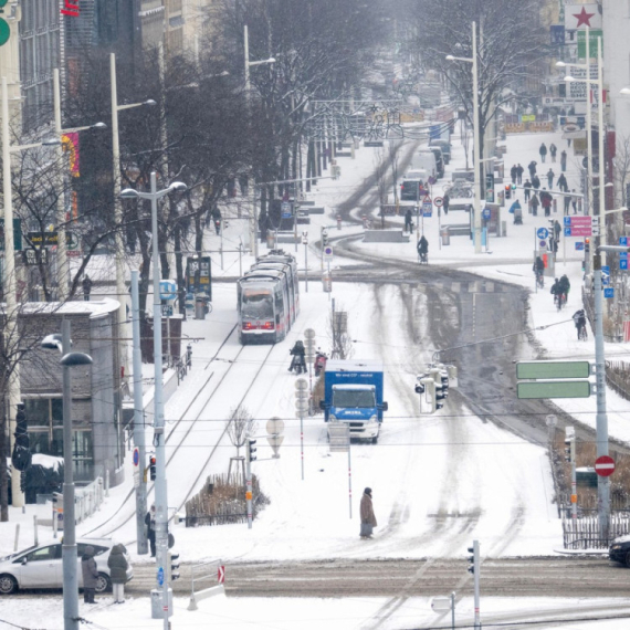 Haos u Austriji: Kamioni zaglavljeni, lavina zatrpala autobus FOTO