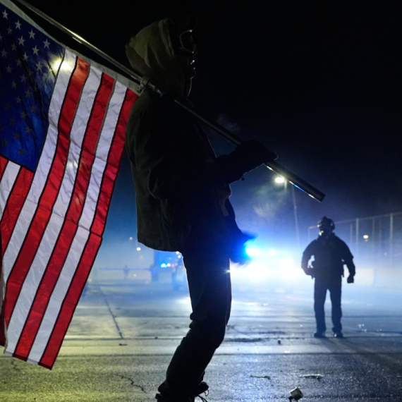 Amerika na nogama; Hapšenja, deportacije i ubistva