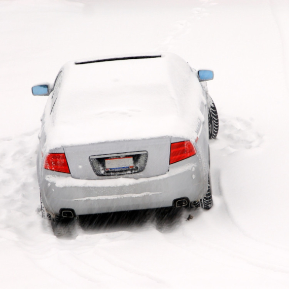 Pratile navigaciju do kraja – auto završio nasred ski staze u Andori FOTO