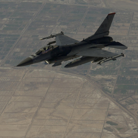 Napetost raste: Letelice nad Iranom FOTO