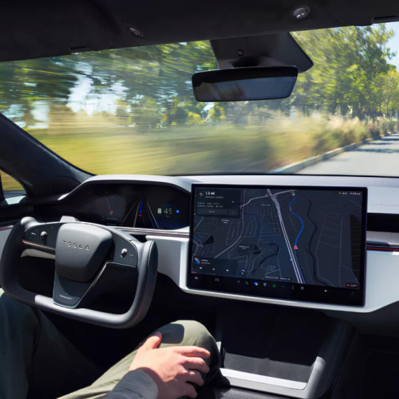 Tesla ukida jednokratno plaćanje autopilota i uvodi mesečnu pretplatu