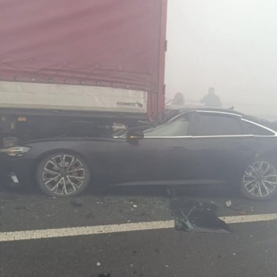 Horrific chain-reaction crash on the motorway: Cars slammed into a truck; vehicles crushed PHOTO/VIDEO