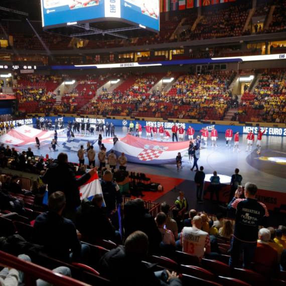 Tompson ne prestaje da provocira: Objavio snimak uprkos zabrani VIDEO