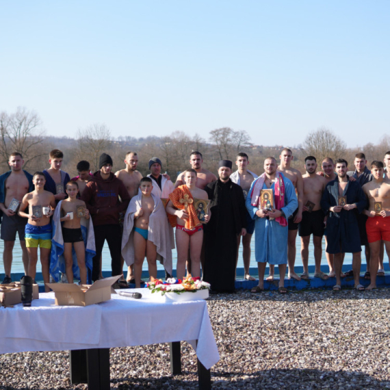 Širom Srbije održano plivanje za Časni krst: Učestvovao veliki broj građana FOTO