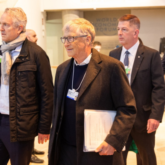 I Bil Gejts u Davosu: Sleteo luksuznim privatnim avionom